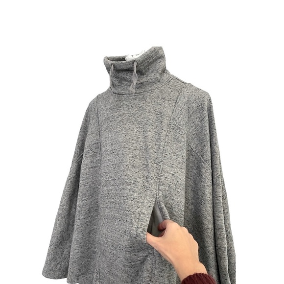 UGG Pichot Turtleneck Pullover Poncho Sweater Topper Cape, XS - Picture 3 of 9